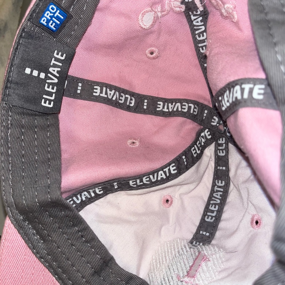 One love hat - Picture 3 of 3